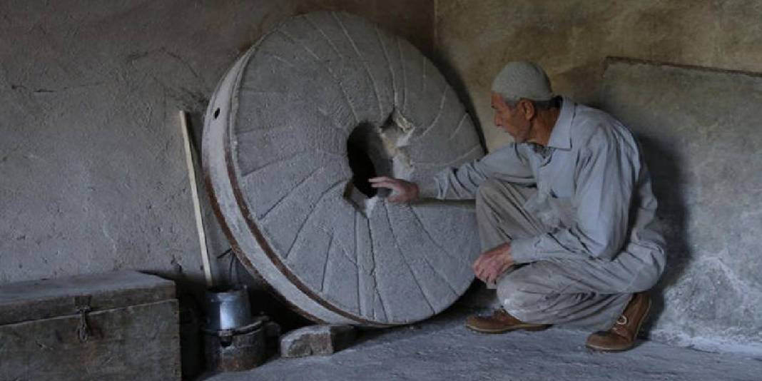 75 yaşında ata mirası çarkları döndürüyor! Bir köyün ihtiyacını o karşılıyor: 200 yıllık mirasa sahip çıkıyor 3